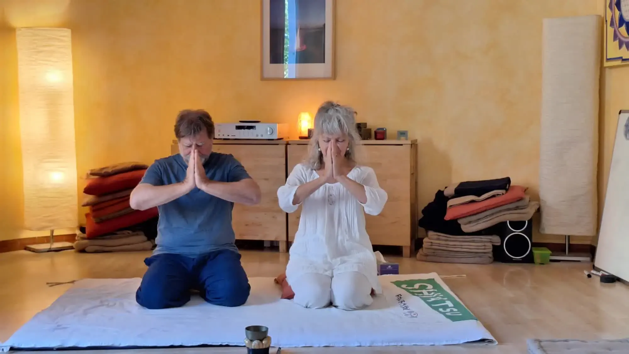 Operatori shiatsu in meditazione Seiza